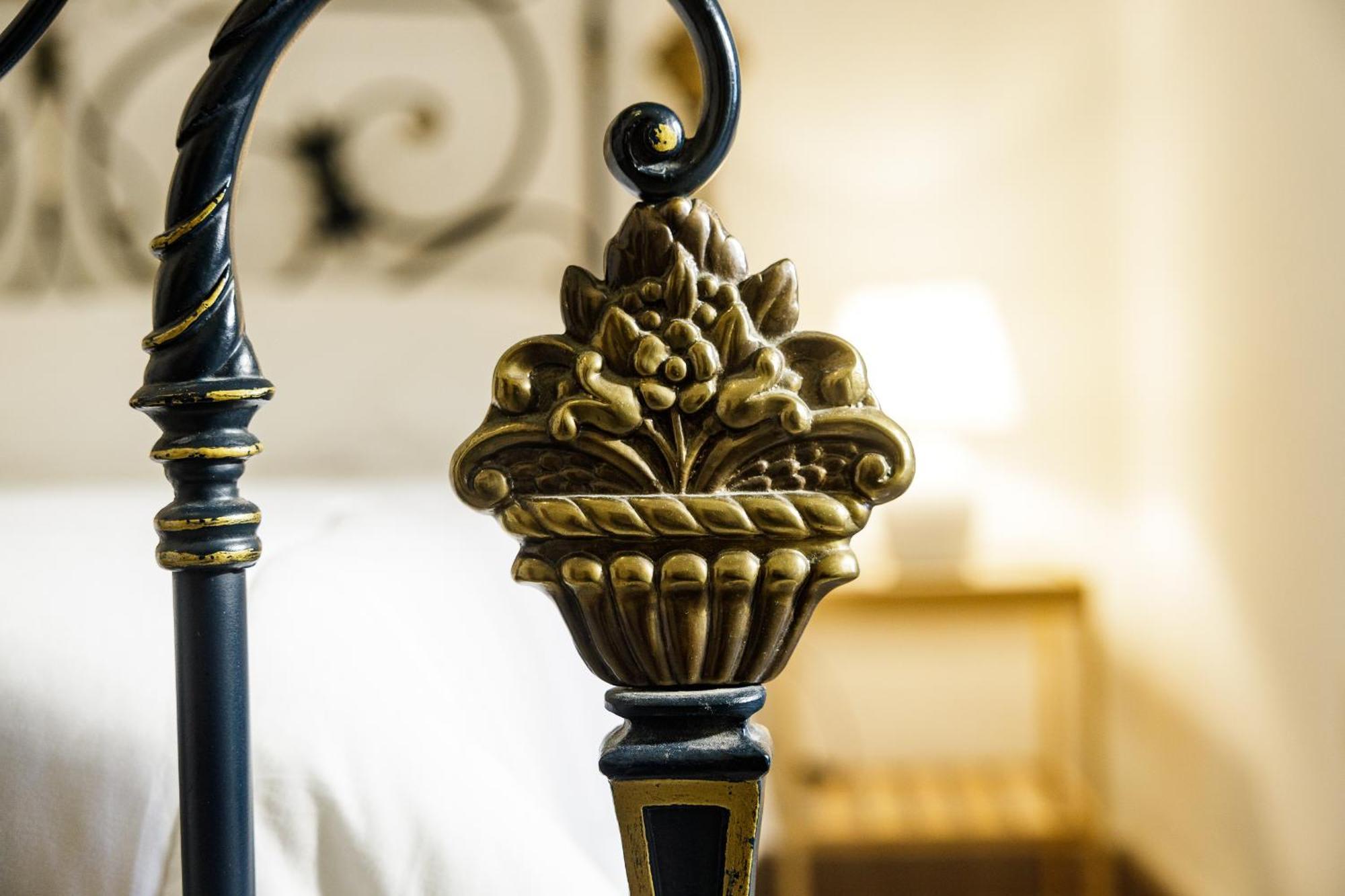 Civico13 Bed & Breakfast เนเปิลส์ ภายนอก รูปภาพ