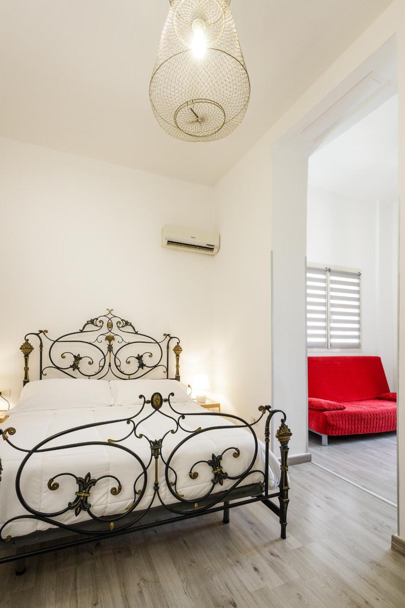 Civico13 Bed & Breakfast เนเปิลส์ ภายนอก รูปภาพ