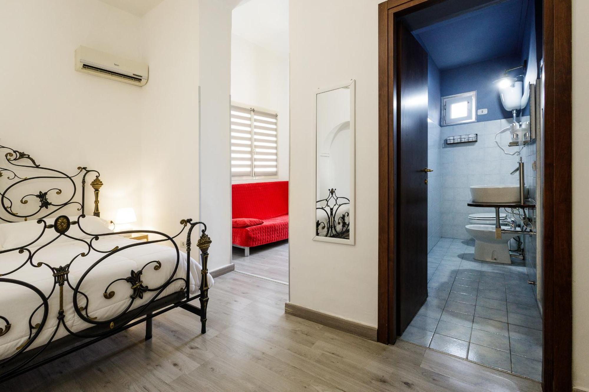 Civico13 Bed & Breakfast เนเปิลส์ ภายนอก รูปภาพ