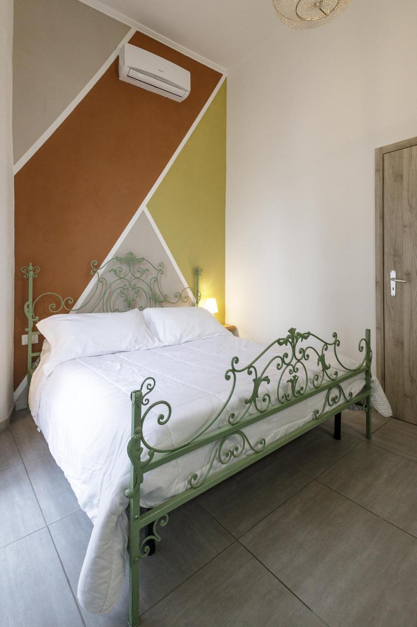 Civico13 Bed & Breakfast เนเปิลส์ ภายนอก รูปภาพ