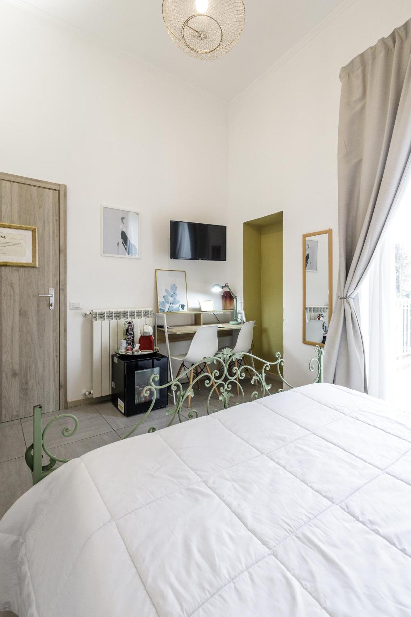Civico13 Bed & Breakfast เนเปิลส์ ภายนอก รูปภาพ