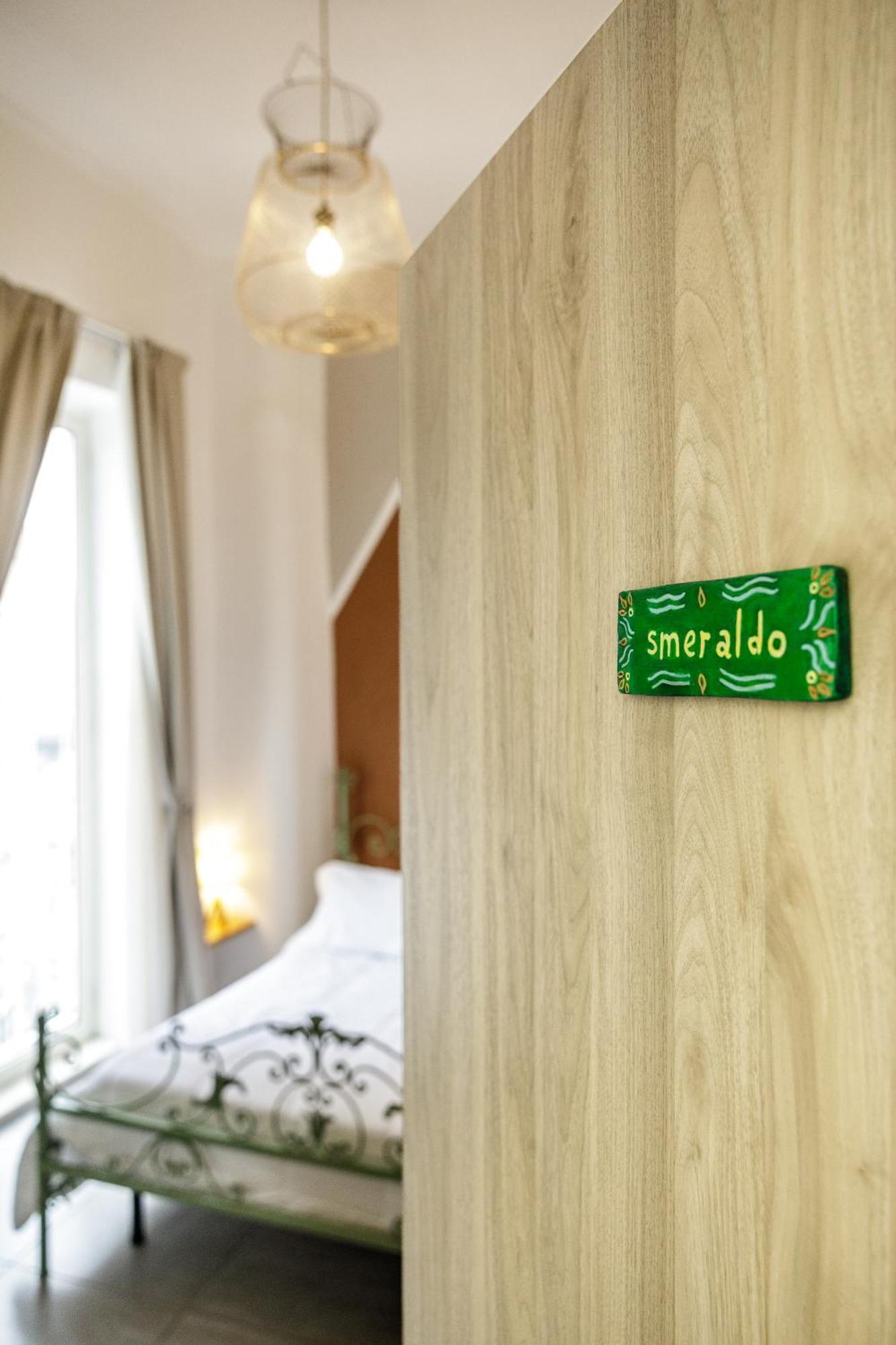Civico13 Bed & Breakfast เนเปิลส์ ภายนอก รูปภาพ
