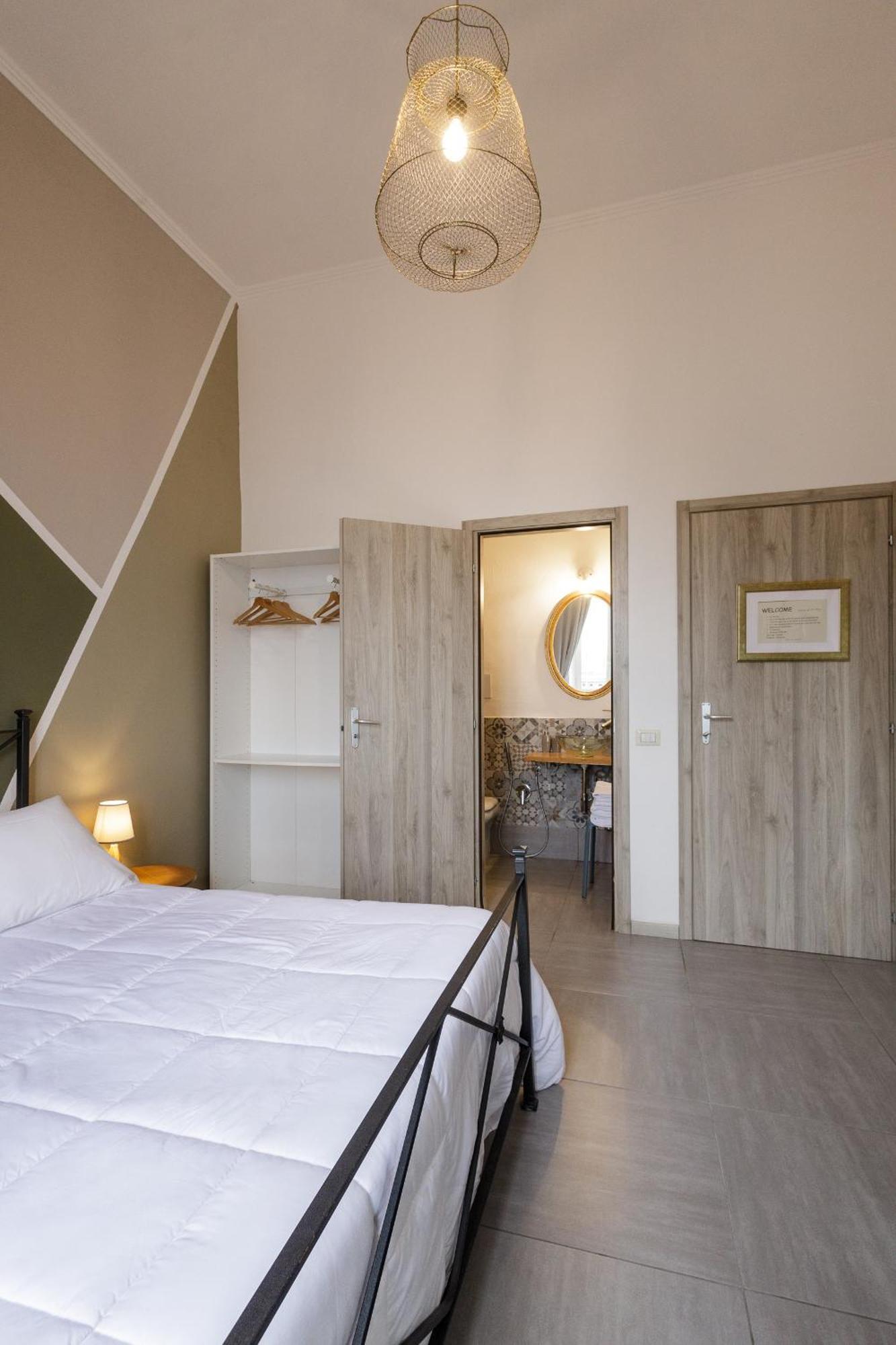 Civico13 Bed & Breakfast เนเปิลส์ ภายนอก รูปภาพ