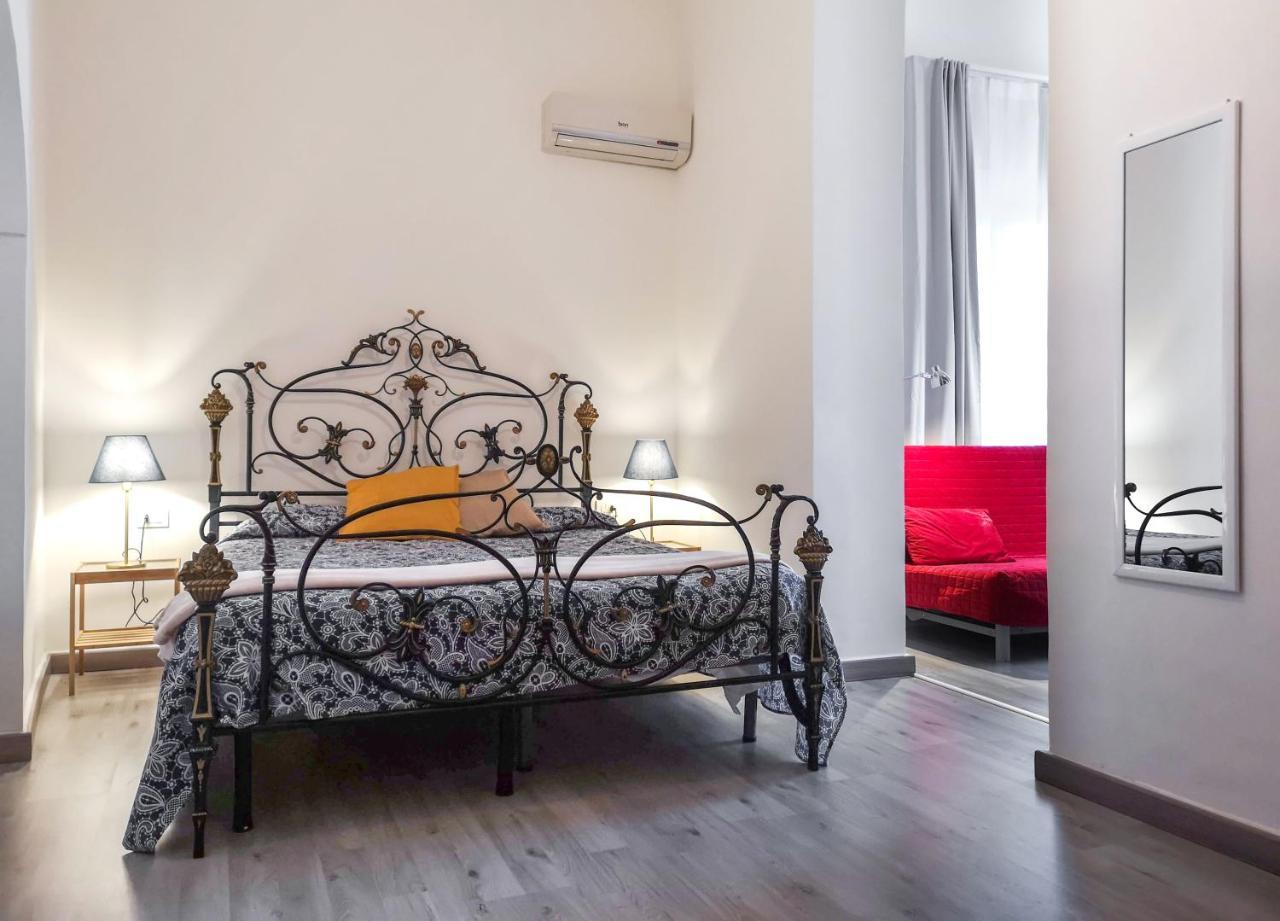 Civico13 Bed & Breakfast เนเปิลส์ ภายนอก รูปภาพ